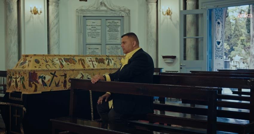 İş insanı ve sanat koleksiyoncusu Orlando Carlo Calumeno’nun kendi anıt