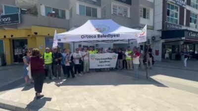 Tüm Emeklilerin Sendikası Ortaca Şubesi, Cumhuriyet Meydanı’nda  maaşların enflasyon karşısında
