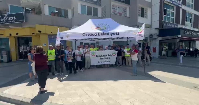 Tüm Emeklilerin Sendikası Ortaca Şubesi, Cumhuriyet Meydanı’nda  maaşların enflasyon karşısında