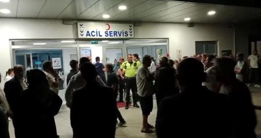 Muğla'nın Ortaca ilçesinde yol kenarında bulunan üç kadına otomobil çarptı.