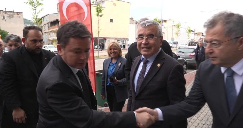 Osmangazi Belediye Başkanı Erkan Aydın, Sırameşeler Mahallesi’nde düzenlenen kahvaltı programında