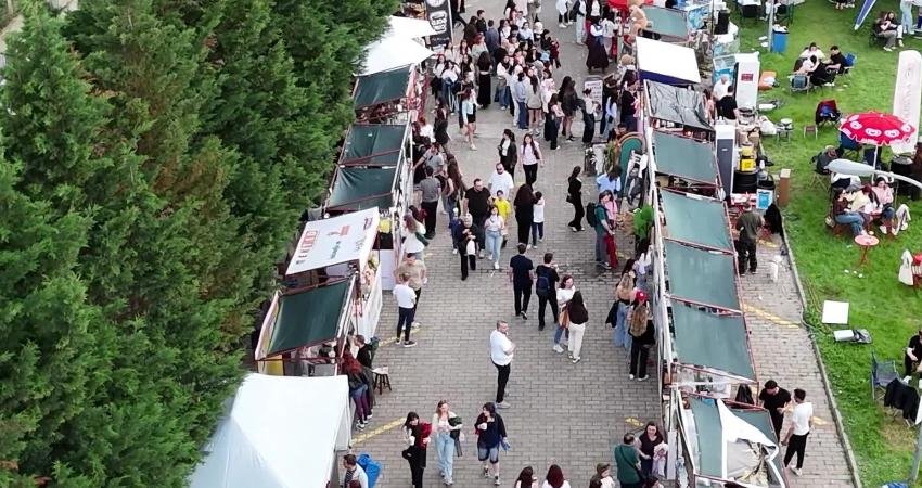 Bursa Kahve Festivali’ni ziyaret eden Osmangazi Belediye Başkanı Erkan Aydın,