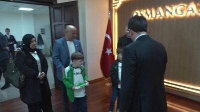 Osmangazi Belediye Başkanı Erkan Aydın, DMD hastalığıyla mücadele eden Yağız