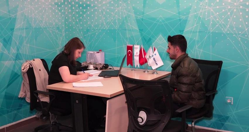 Osmangazi Belediyesi, her hafta düzenli olarak gerçekleştirdiği istihdam buluşmalarıyla iş