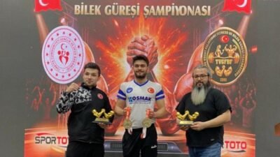Yalova’da düzenlenen Türkiye Bilek Güreşi Şampiyonası’nda Osmaniyeli sporcular 4 altın