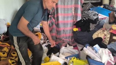 Osmaniye’nin Kadirli ilçesinde, kağıt ve plastik atıkları toplayarak geçimini sağlamaya