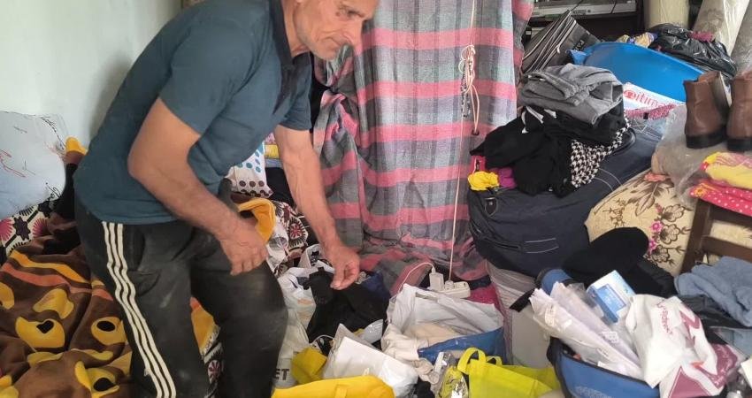 Osmaniye’nin Kadirli ilçesinde, kağıt ve plastik atıkları toplayarak geçimini sağlamaya