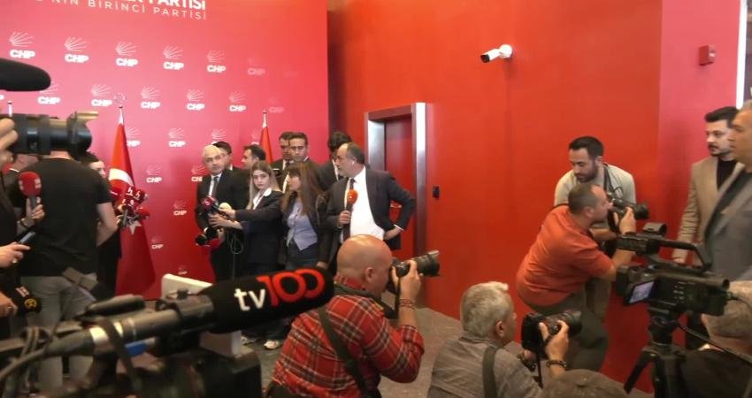 Özgür Özel: “40 gün içinde, kurultaya götürürüz ve artık bu kabus biter, devamında yine herkesin umutlarını besleyen iktidar yürüyüşümüz başlar” CHP Genel Başkanı Özgür Özel, "Oturur arkadaşlarımız ve hızlı