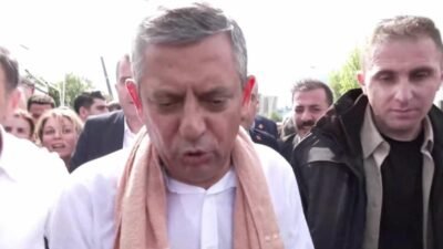 CHP Genel Başkanı Özgür Özel, CHP Genel Merkezi'nden ayrılarak TBMM'ye