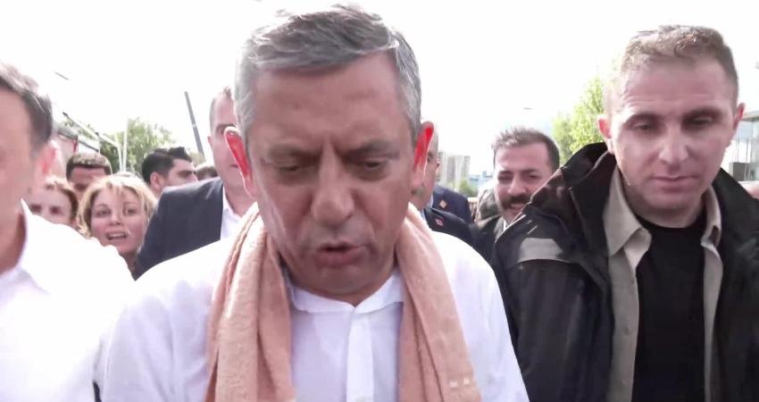 CHP Genel Başkanı Özgür Özel, CHP Genel Merkezi'nden ayrılarak TBMM'ye