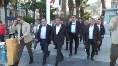 Özgür Özel, Kurban Bayramı’nın ilk gününde memleketi Manisa’da bayram namazının
