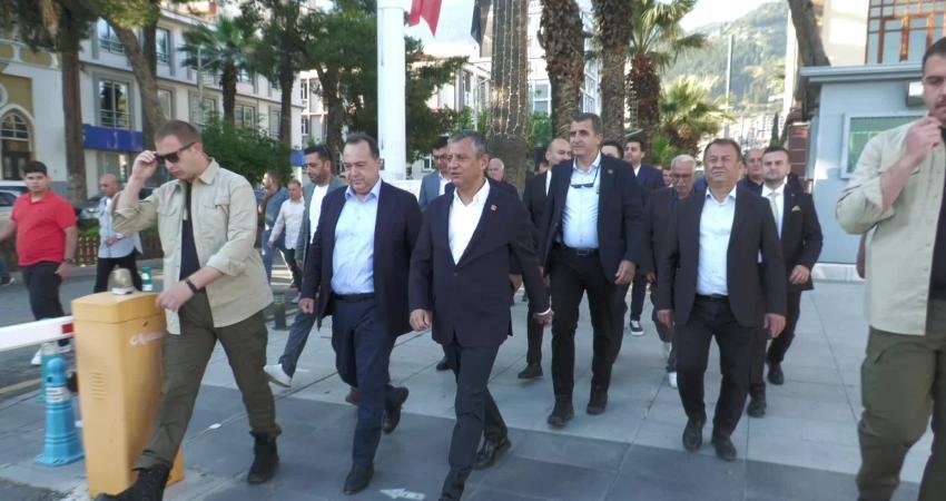Özgür Özel, Kurban Bayramı’nın ilk gününde memleketi Manisa’da bayram namazının