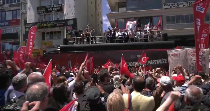 Özgür Özel, bugün Güvenpark’ta düzenlenen geniş katılımlı bayramlaşma programının ardından