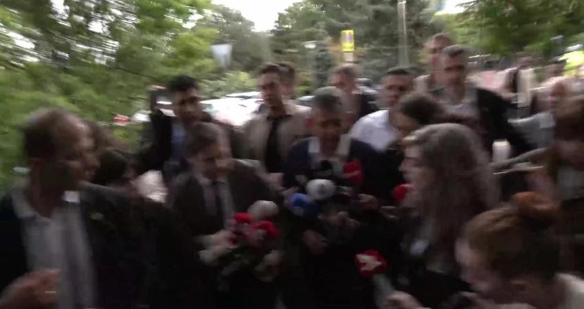 CHP Genel Başkanı Özgür Özel, TBMM'ye girişi esnasında yaptığı açıklamada,