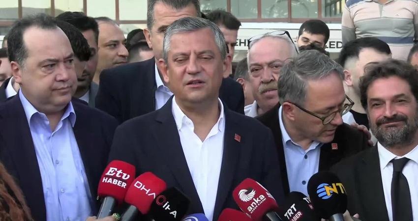 Özgür Özel, "yeni parti kurulacağı" iddialarının doğru olmadığını belirterek, partililere,