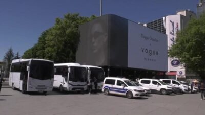 CHP Grup Başkanı Özgür Özel’in CHP Ankara İl Başkanlığı önünde