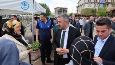 Pursaklar Belediyesi tarafından geleneksel hale getirilen sebze fidesi dağıtım etkinliğinin