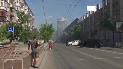 Rusya, Ukrayna'nın başkenti Kiev'i gece saatlerinde balistik füze ve dronlar