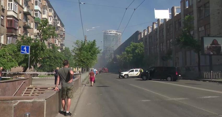 Rusya, Ukrayna'nın başkenti Kiev'i gece saatlerinde balistik füze ve dronlar