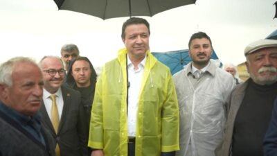 Saadet Partisi Genel Başkanı Mahmut Arıkan, kurban pazarını ziyaret ederek