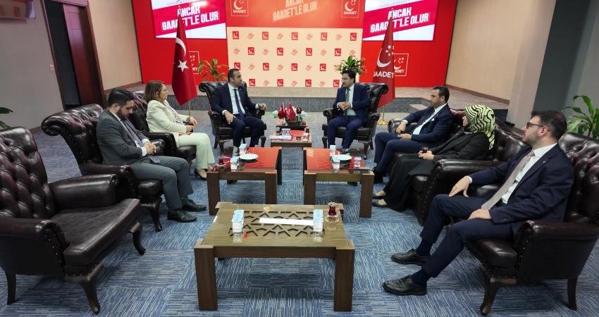 Kurban Bayramı'nın ikinci gününde Saadet Partisi Genel Merkezi, geleneksel siyasi
