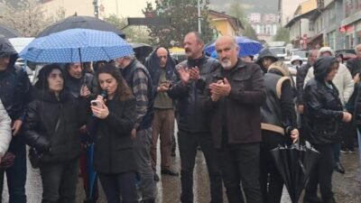 Şavşat Emek ve Demokrasi Platformu üyeleri, ilçede zihinsel engelli bir kız