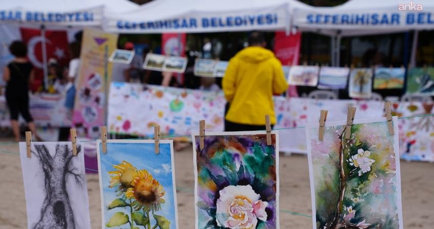 Seferihisar’da düzenlenen 2. Uluslararası Suluboya Festivali, dünyanın farklı ülkelerinden sanatçıları