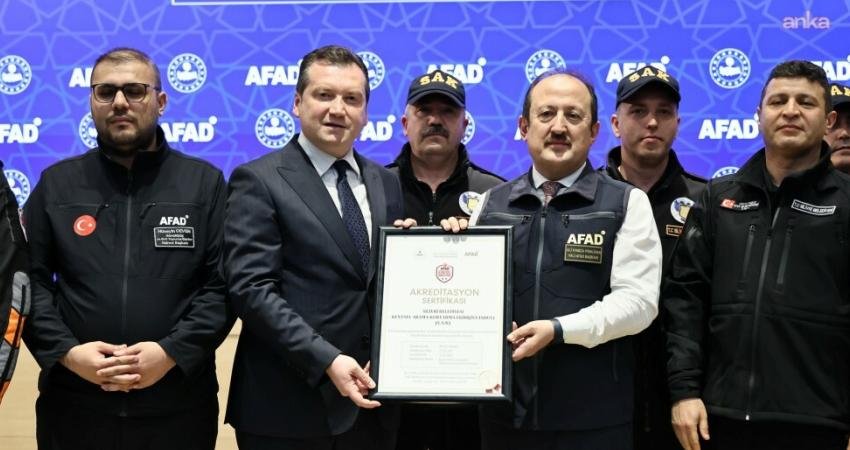 Silivri Belediye Başkanı Bora Balcıoğlu, AFAD Akreditasyon Sistemi Arma Teslim