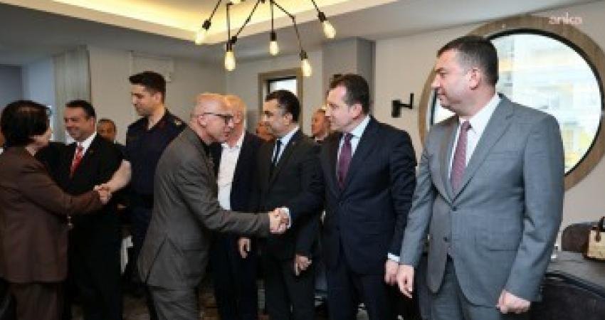 Silivri Belediye Başkanı Balcıoğlu, personel ve protokolle bayramlaştı Silivri Belediye Başkanı Bora Balcıoğlu, Kurban Bayramı öncesinde hem belediye
