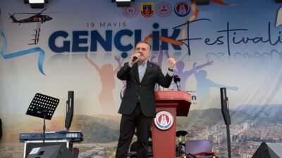 Sincan’da 19 Mayıs coşkusu Sincan Park’ta zirveye çıktı Sincan Belediyesi tarafından düzenlenen 19 Mayıs Gençlik Festivali’nde spor gösterileri,