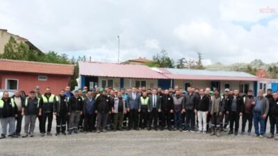 Sivrihisar Belediye Başkanı Habil Dökmeci, Kurban Bayramı öncesinde belediye personeliyle