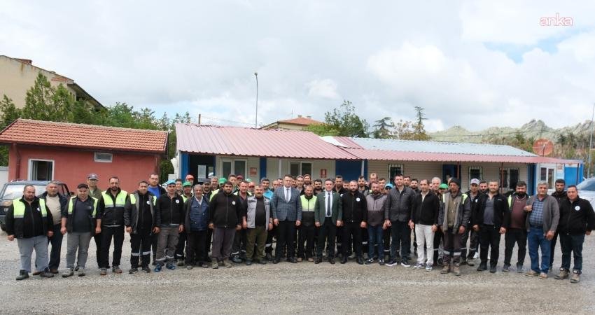 Sivrihisar Belediye Başkanı Habil Dökmeci, Kurban Bayramı öncesinde belediye personeliyle