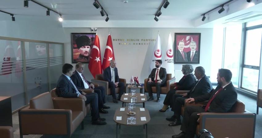 Siyasi partiler arası bayramlaşma… CHP Kütahya Milletvekili Kasap: “Türkiye bir hukuk devleti. Bir yargı kararı var ve bu yargı kararına uyulması gerekiyor” CHP Genel Merkezi heyeti, bayramlaşma programı kapsamında BBP ve DP’yi