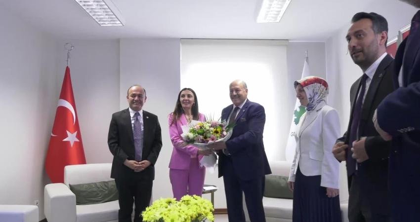Siyasi partiler arası bayramlaşma… CHP TBMM Grubu, Gelecek Partisi, Demokrat Parti ve Türkiye İşçi Partisi’ni ziyaret etti CHP TBMM Grubu heyeti, Kurban Bayramı kapsamında Gelecek Partisi, Demokrat