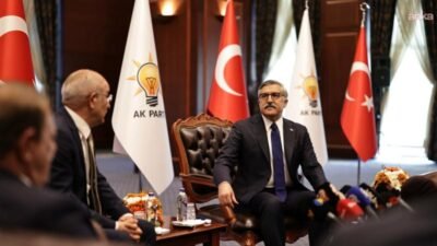 CHP heyeti, AK Parti'ye, üç bayram aranın ardından bayram ziyaretinde