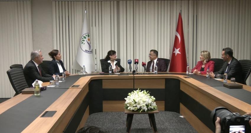 Gelecek Partisi heyeti, DEM Parti'nin bayramını kutladı. Gelecek Partisi Genel
