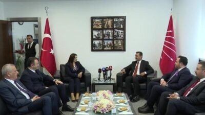 Kurban Bayramı’nın dolayısıyla siyasi partiler arası bayramlaşma trafiği sürüyor. Bayramın