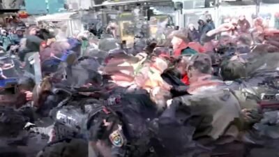 1 Mayıs'ı Taksim'de kutlamak için Mecidiyeköy'de toplanmaya çalışanlara polis müdahaleleri