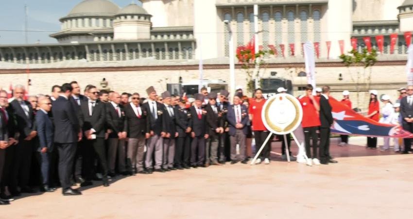 19 Mayıs Atatürk’ü Anma, Gençlik ve Spor Bayramı nedeniyle Taksim’deki
