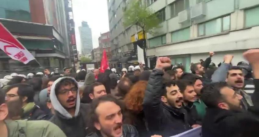 Devrim Partisi Genel Başkanı Erçin Fırat ve beraberindeki partililer, 1