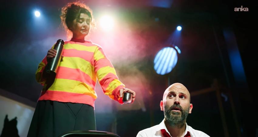 Elvin Beşikçioğlu ile Fatih Sönmez’i aynı sahnede buluşturan, yönetmenliğini Erdal