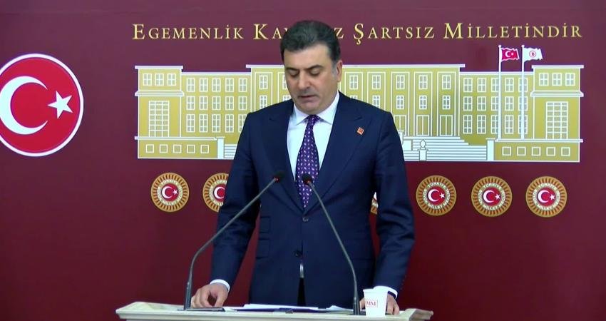 TBMM’de Özgür Özel’in başkanlığında MYK toplantısı… Zeynel Emre: Yarından itibaren olağanüstü kurultay için imza toplamaya başlayacağız Özgür Özel'in başkanlığında TBMM'de toplanan "Merkez Yönetim Kurulu" toplantısının ardından