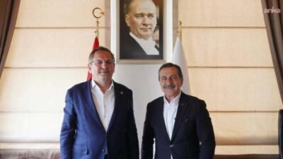 Tepebaşı Belediye Başkanı Ahmet Ataç, Ayvalık Belediye Başkanı Mesut Ergin’i