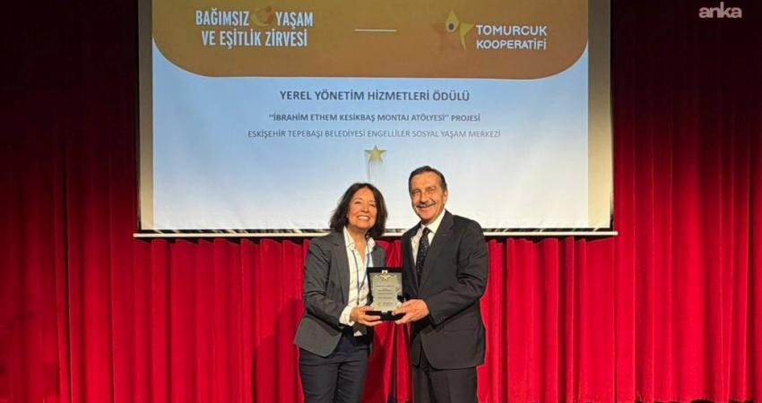 Tepebaşı Belediyesi, Tomurcuk Kooperatifi tarafından düzenlenen Altın Dokunuş Ödülleri'nde "İbrahim
