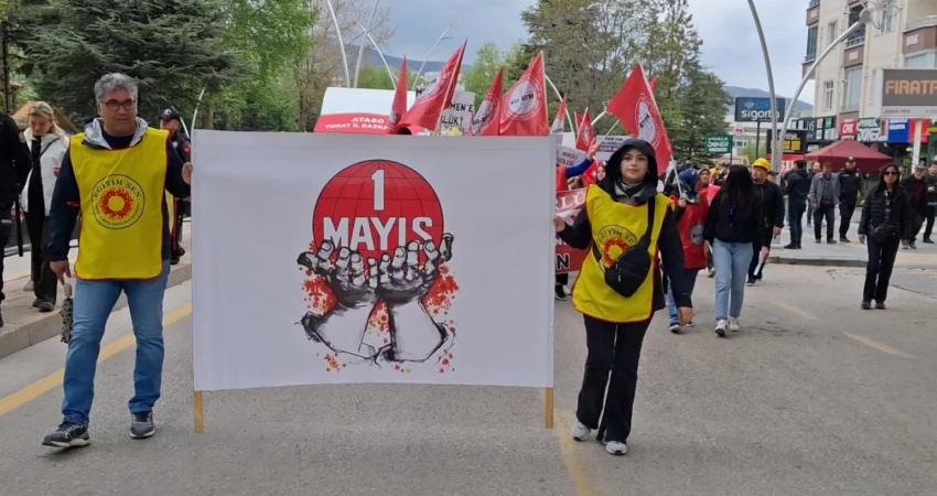Tokat’ta 1 Mayıs Emek ve Dayanışma Günü, olumsuz hava koşullarına