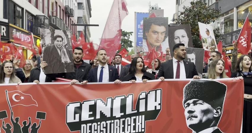 Trabzon’da CHP Gençlik Kolları tarafından organize edilen gençlik korteji, 19