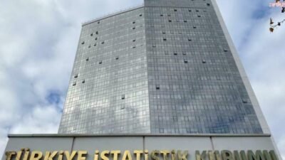 TÜİK: “Nisan ayında genel ticaret sistemine göre ihracat yüzde 22,3, ithalat yüzde 3,1 arttı” Türkiye İstatistik Kurumu'nun (TÜİK) verisine göre, Nisan ayında genel ticaret