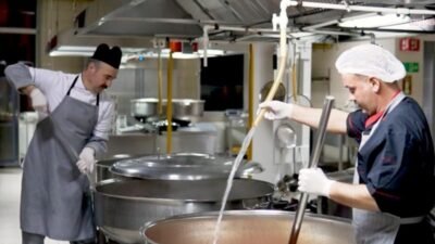 Turgutlu Belediyesi'nin Kurban Bayramı öncesinde başlattığı "Sizden Gelen Bağışlarla Aş