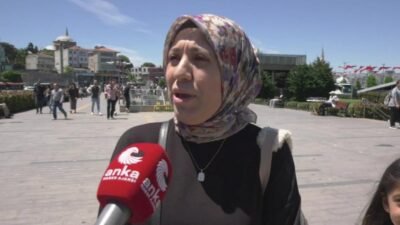 Ekonomik kriz nedeniyle memleketine gidemeyen, tatile çıkamayan, İstanbul'u gezerek bayramın