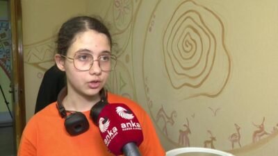 Artek Uluslararası Çocuk Merkezi'ndeki Türk Stüdyosu'nda faaliyetlere katılan Ukraynalı bir